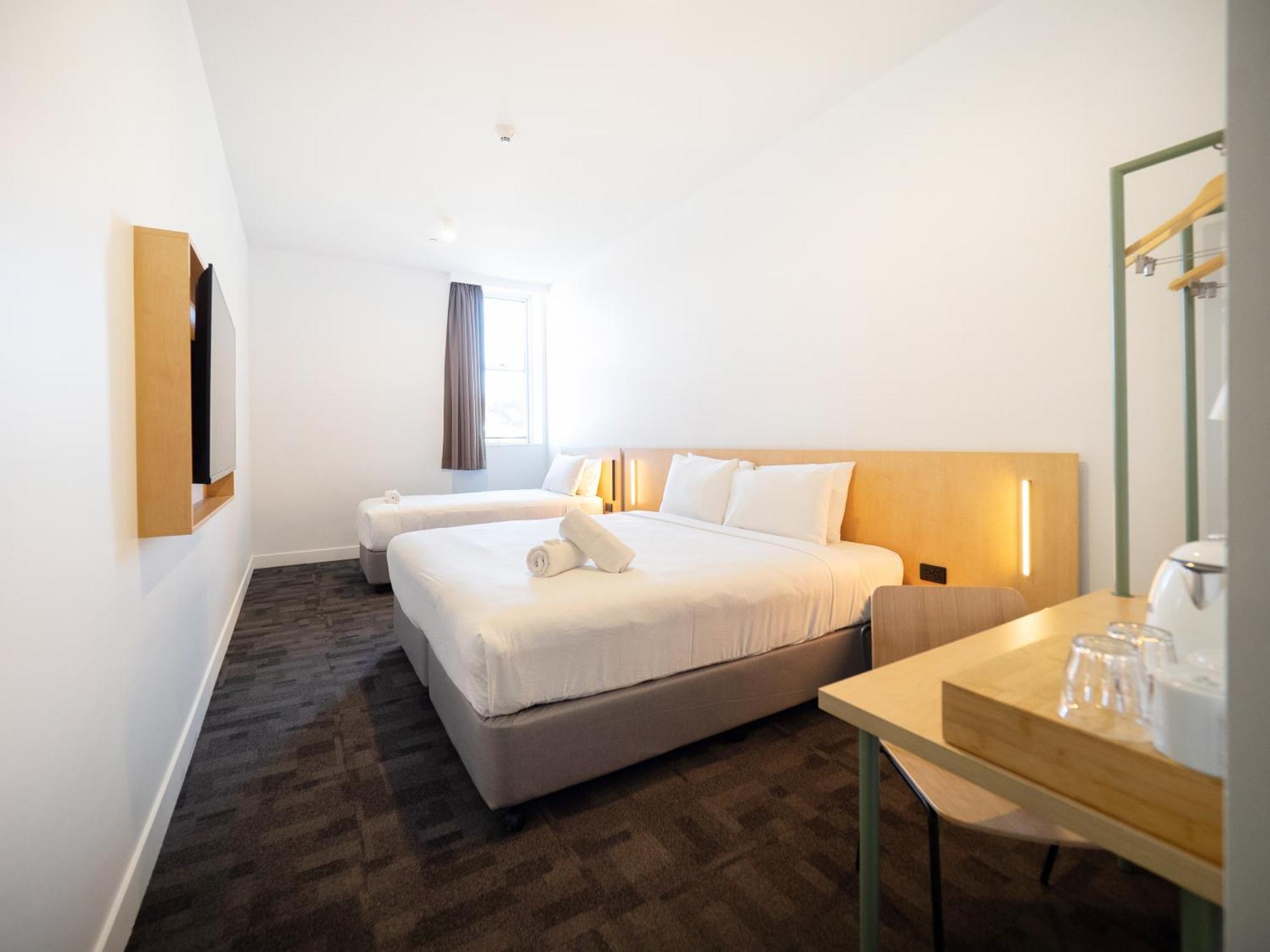 Hébergement Lit King-Size et 1 Lit Simple avec Salle de Bains Privative