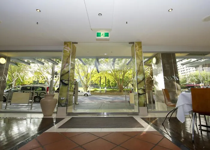 Casino hotel: Hyde Park Inn